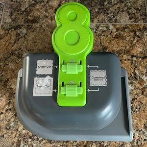 We R Figure 8 Border Edge Paper Punch